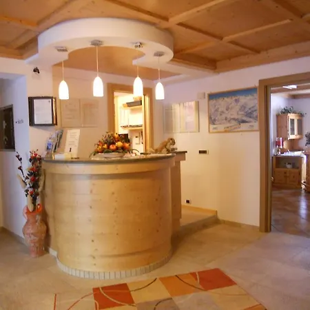 Otel Garni Manuela Cavalese